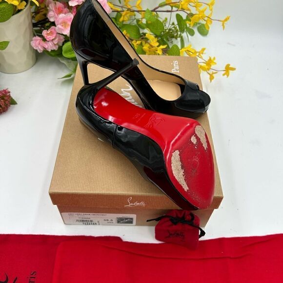 SOLD!!! Christian Louboutin new very Prive patent pumps size 35.5 made in Italy. - Picture 6 of 10